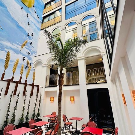 Hotel Divino & Apartments Figueres  Bagian luar foto