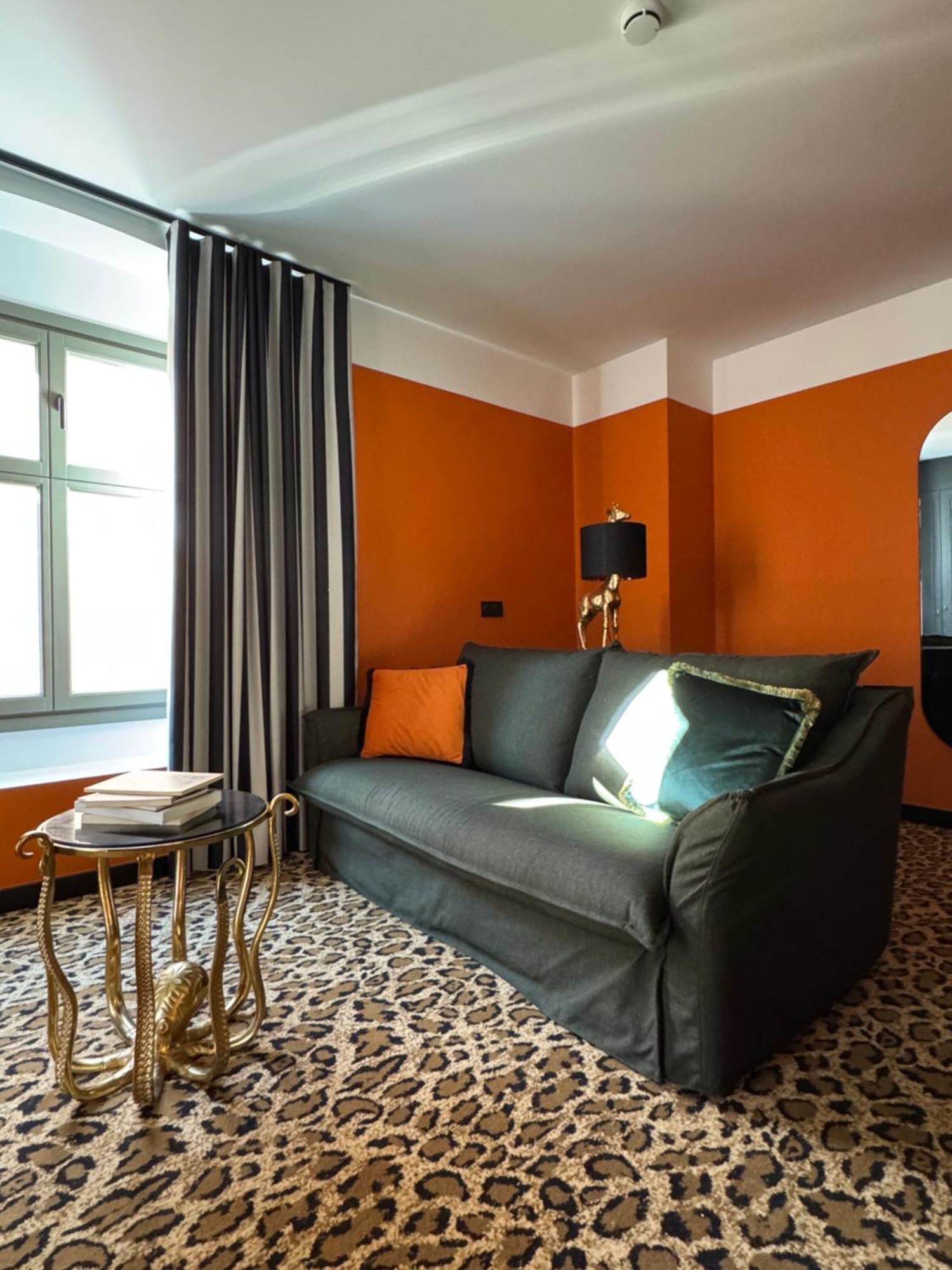 Hotel Divino & Apartments Figueres  Bagian luar foto