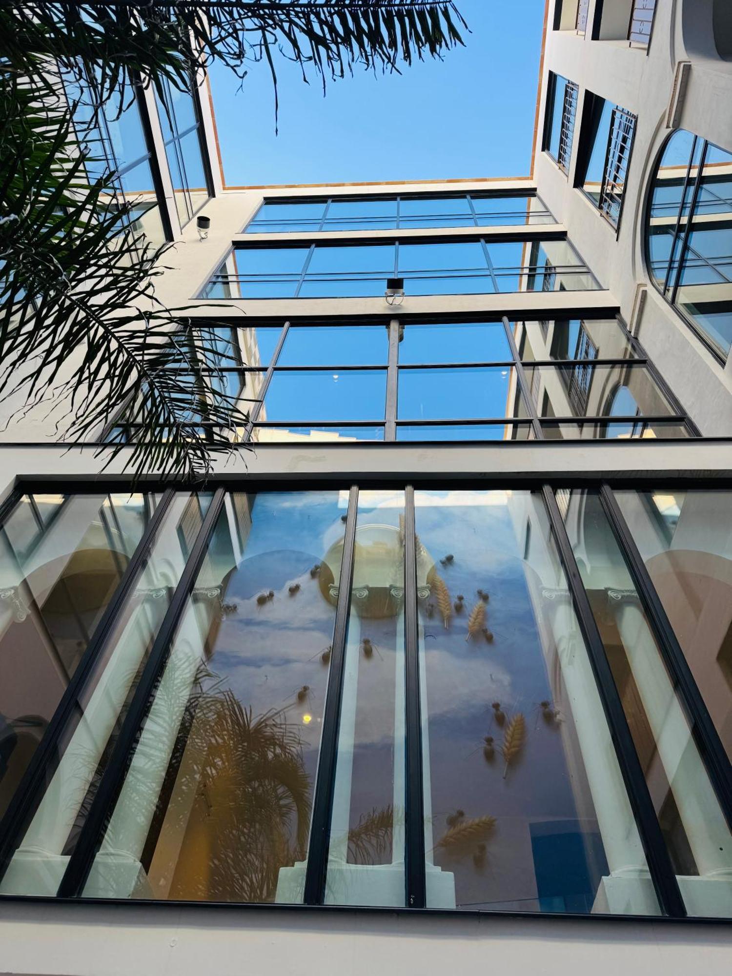 Hotel Divino & Apartments Figueres  Bagian luar foto