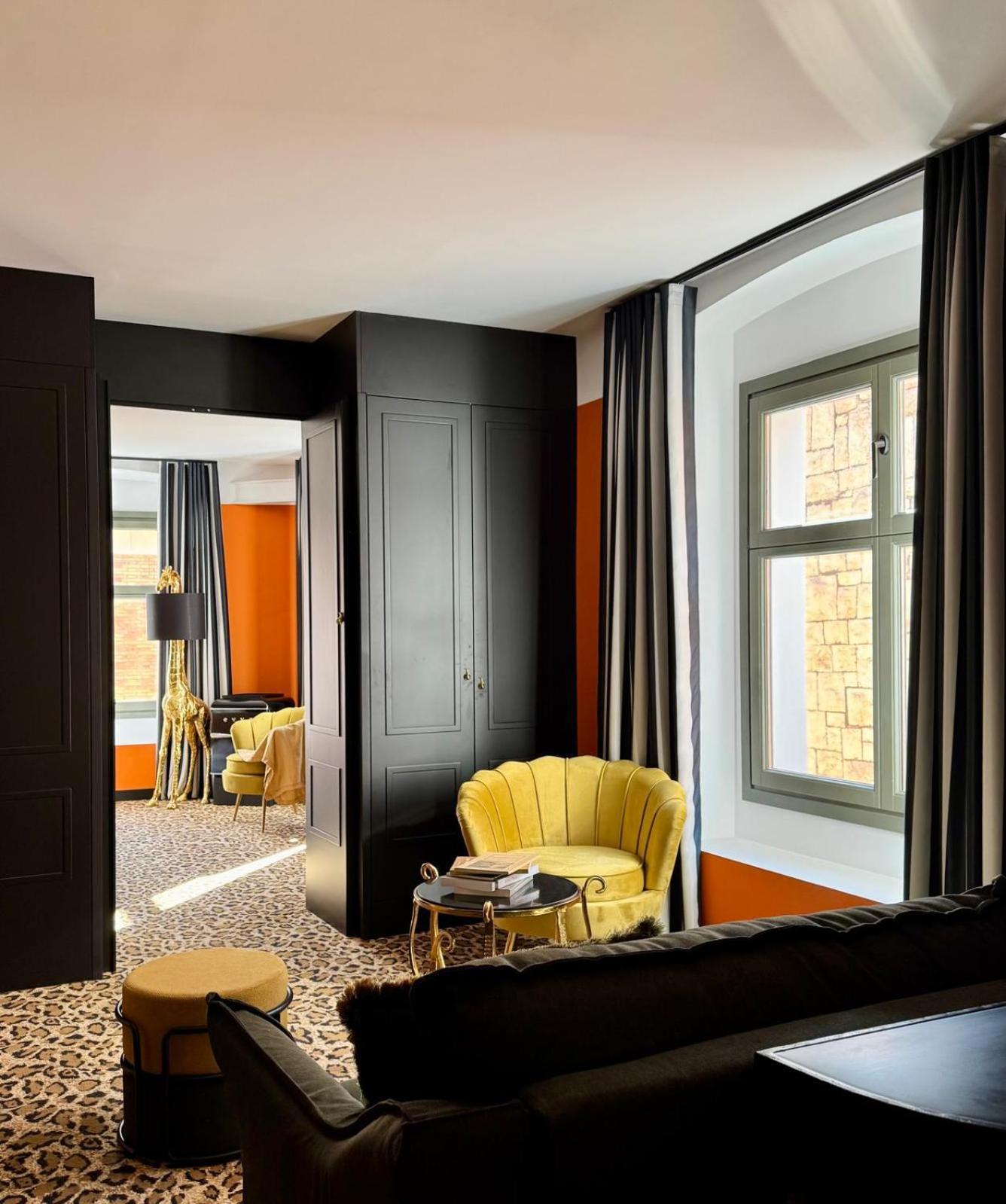 Hotel Divino & Apartments Figueres  Bagian luar foto