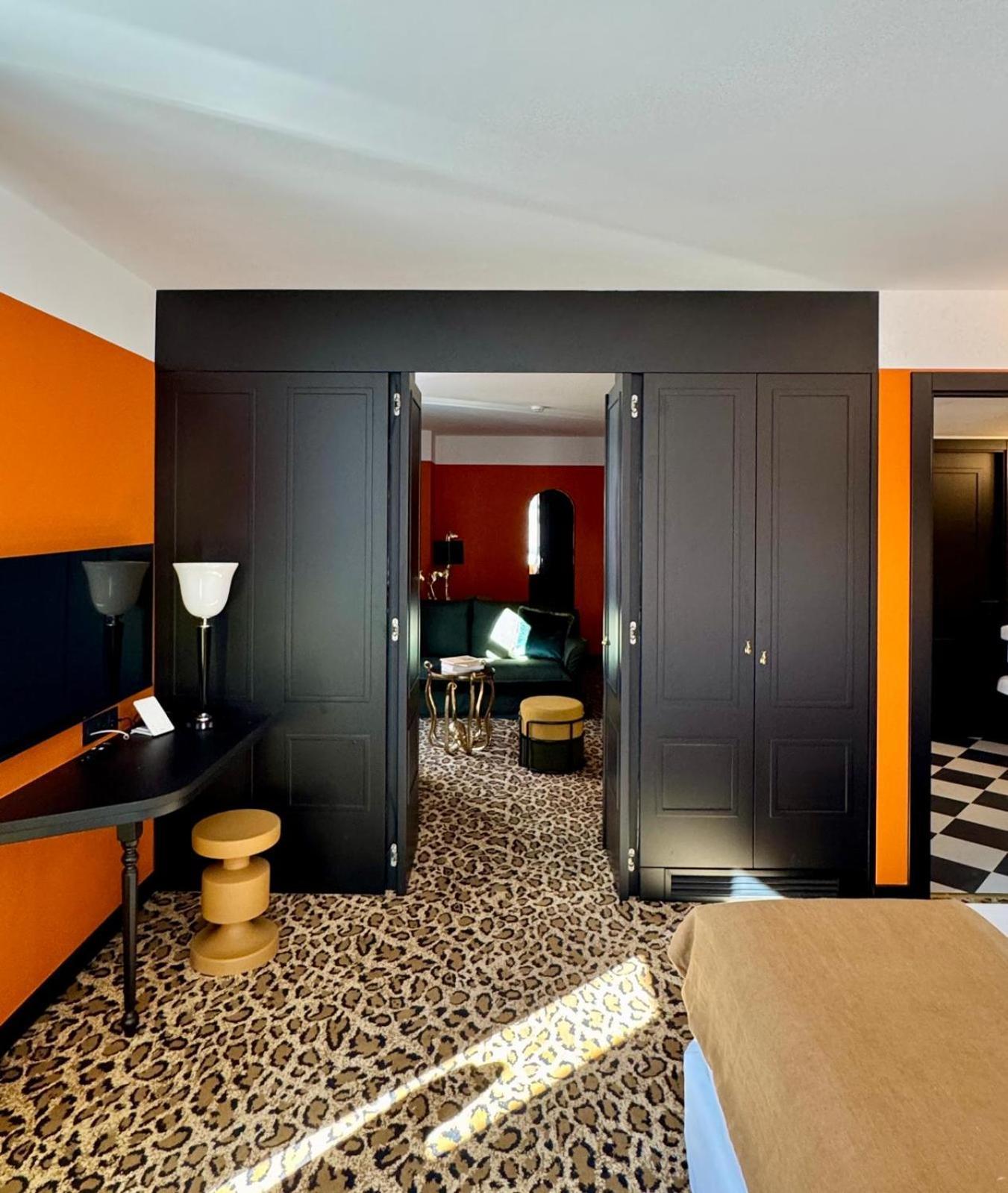 Hotel Divino & Apartments Figueres  Bagian luar foto