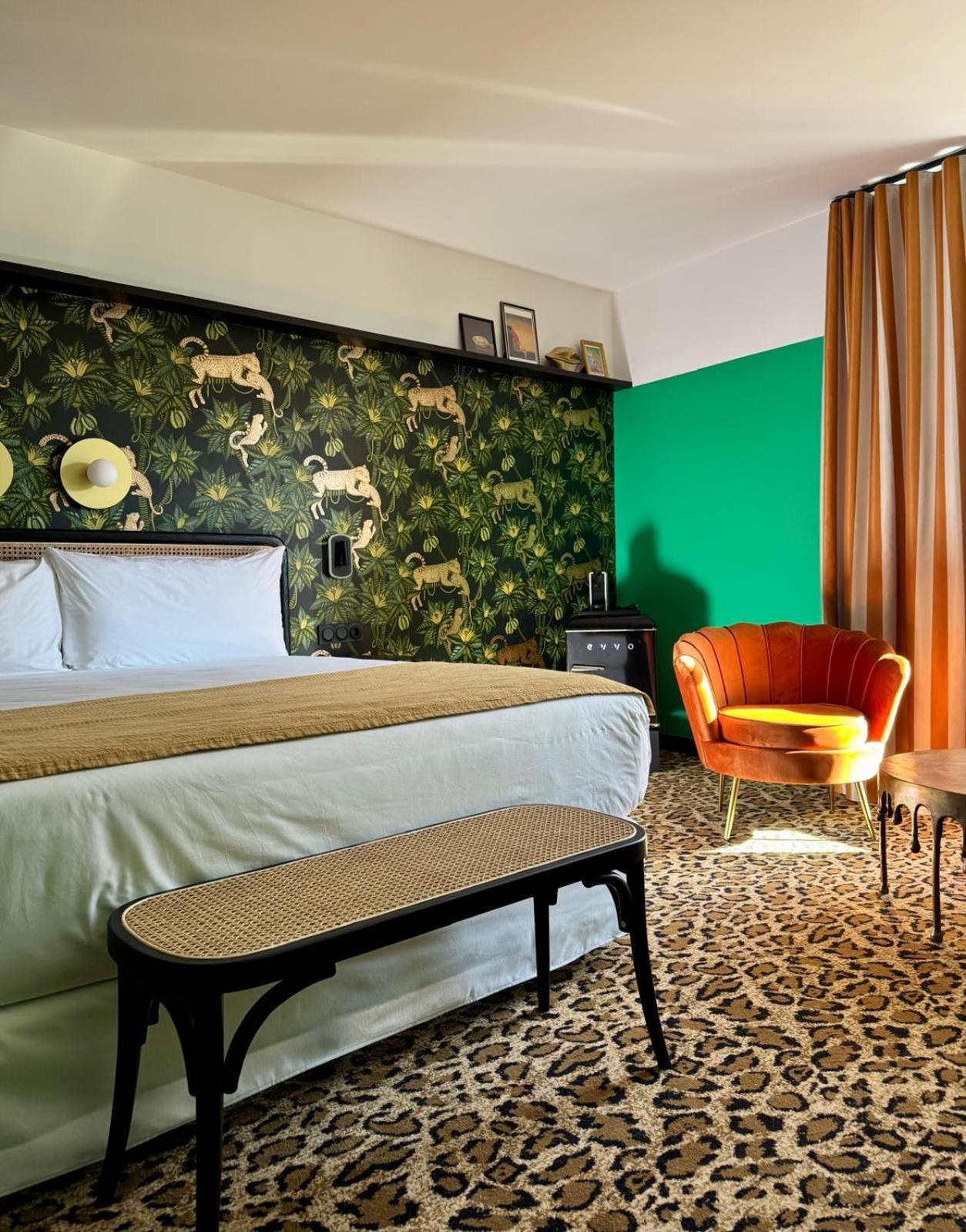 Hotel Divino & Apartments Figueres  Bagian luar foto