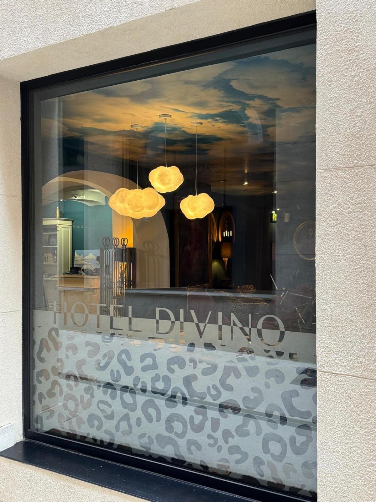Hotel Divino & Apartments Figueres  Bagian luar foto