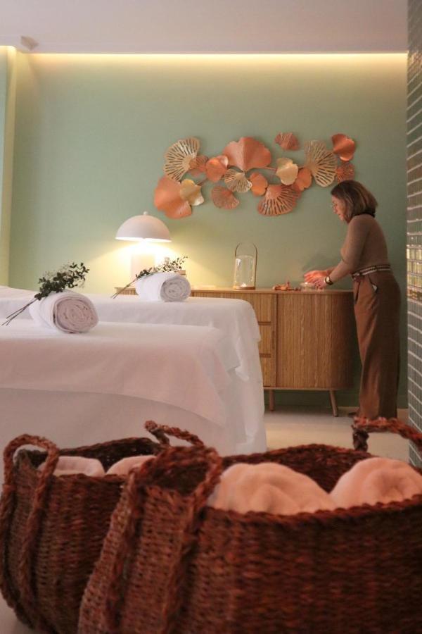 Hotel Divino & Apartments Figueres  Bagian luar foto