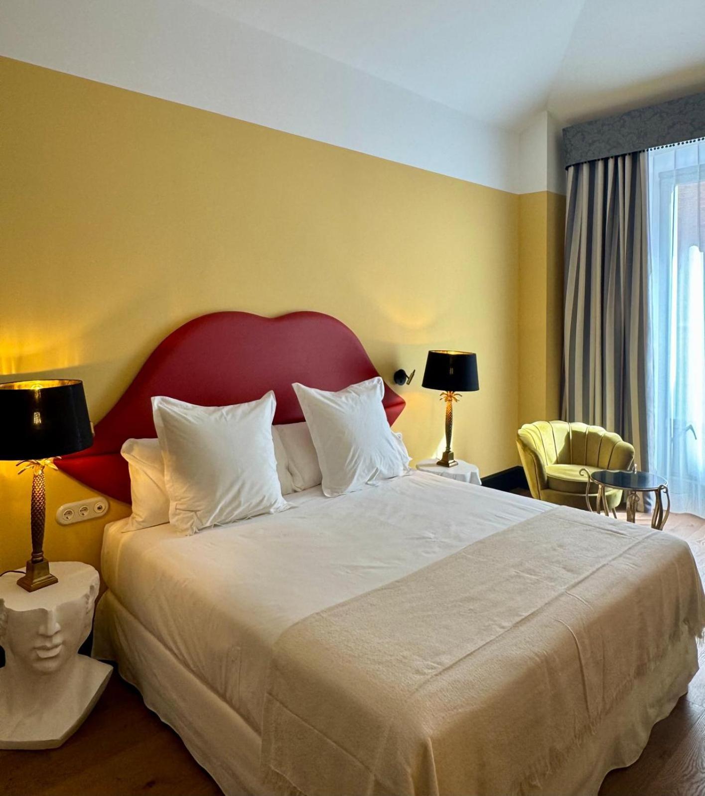 Hotel Divino & Apartments Figueres  Bagian luar foto