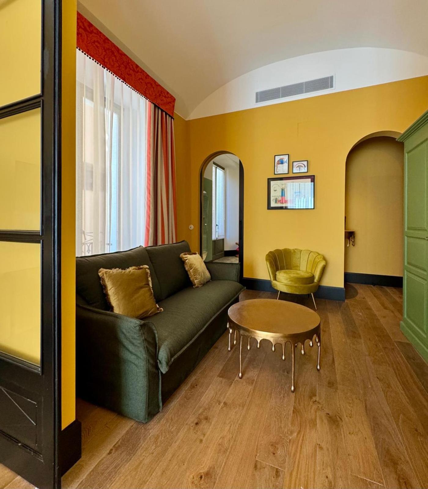 Hotel Divino & Apartments Figueres  Bagian luar foto