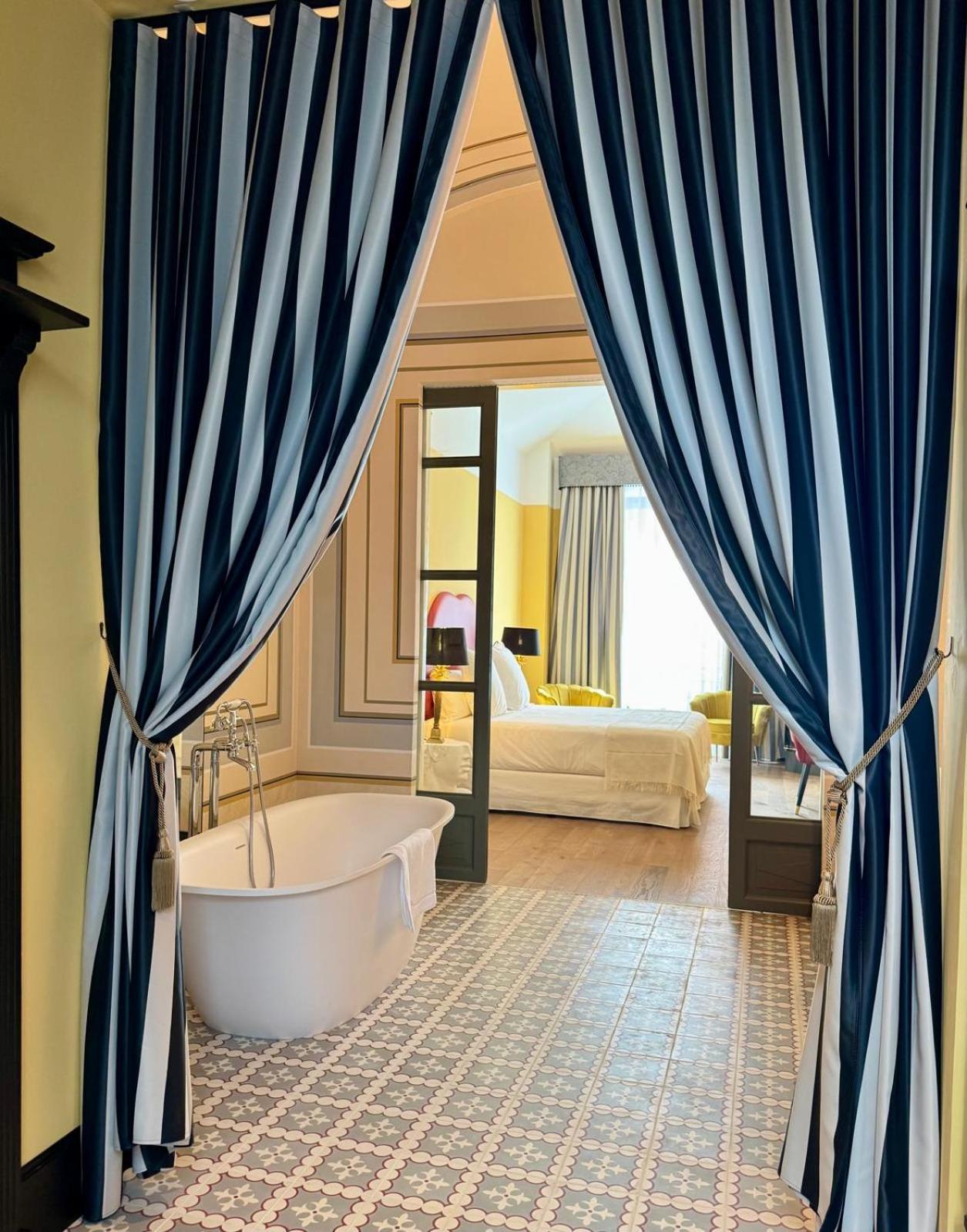 Hotel Divino & Apartments Figueres  Bagian luar foto