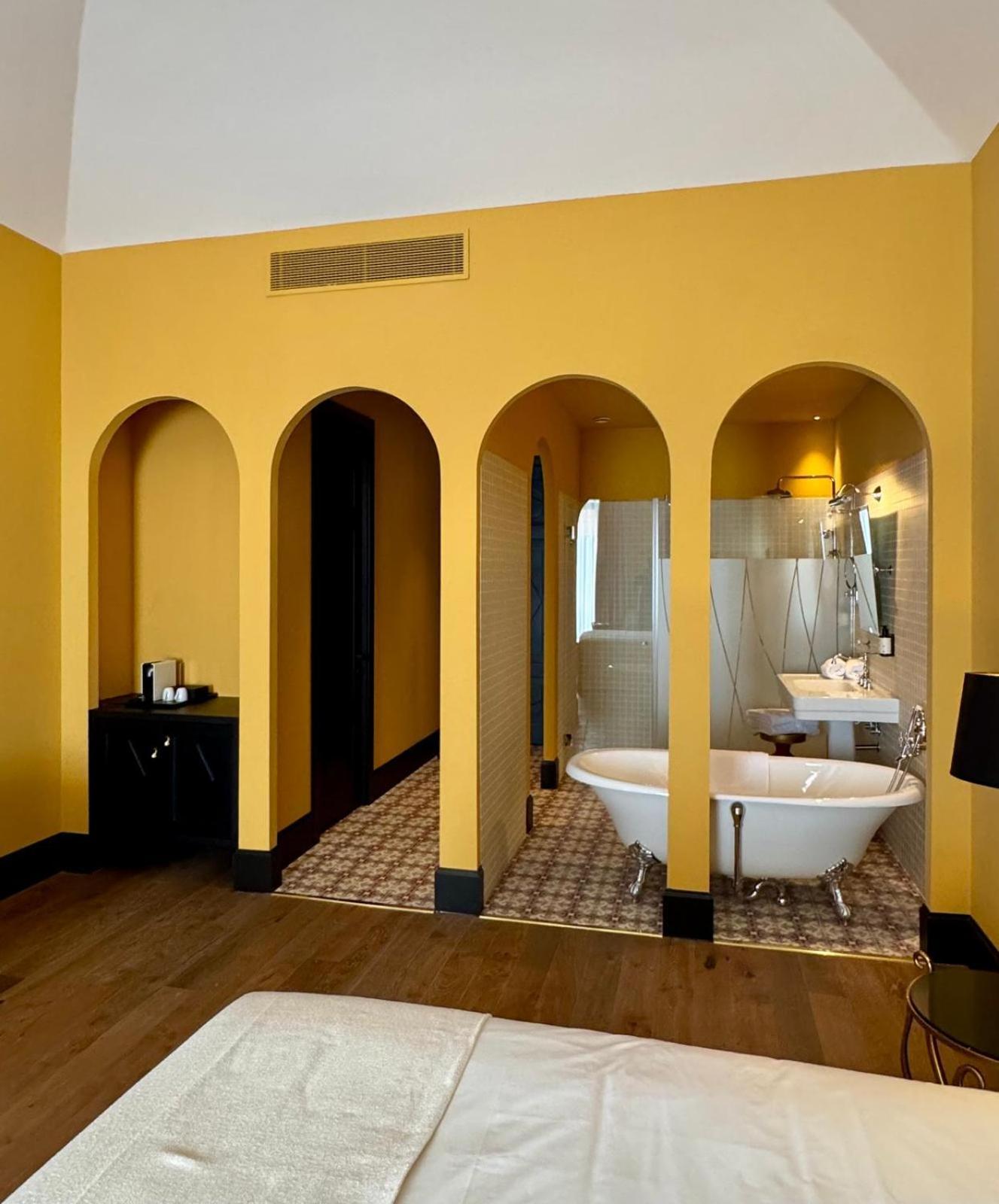 Hotel Divino & Apartments Figueres  Bagian luar foto
