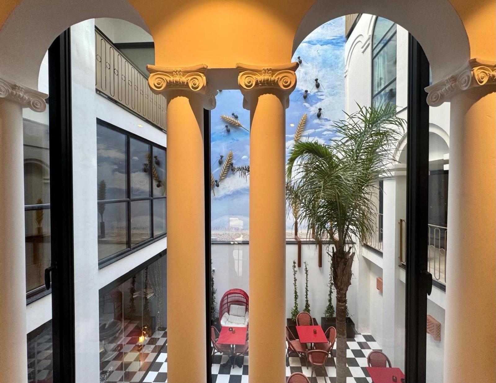 Hotel Divino & Apartments Figueres  Bagian luar foto
