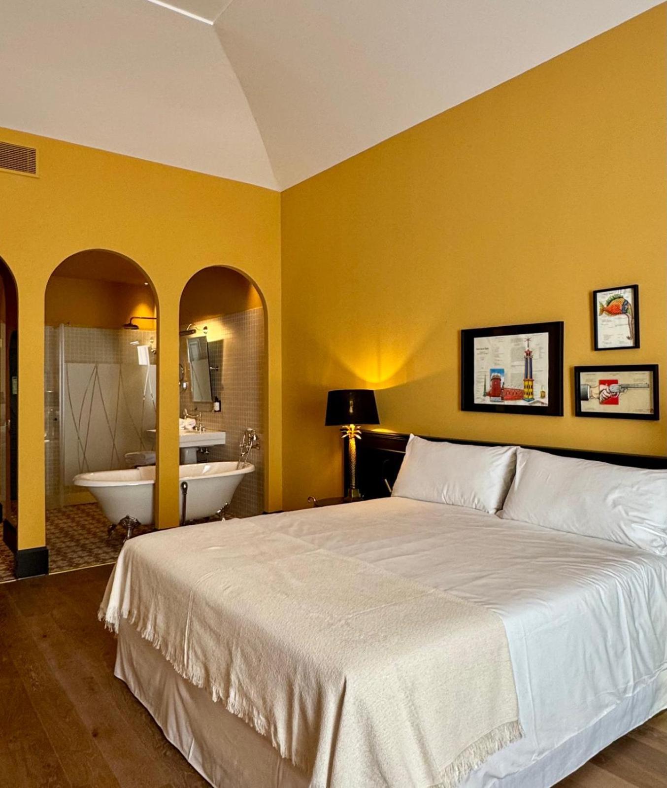 Hotel Divino & Apartments Figueres  Bagian luar foto