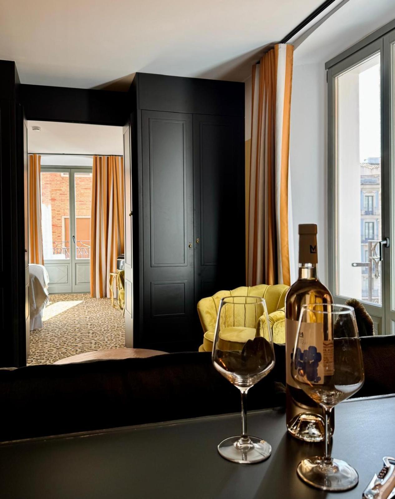 Hotel Divino & Apartments Figueres  Bagian luar foto