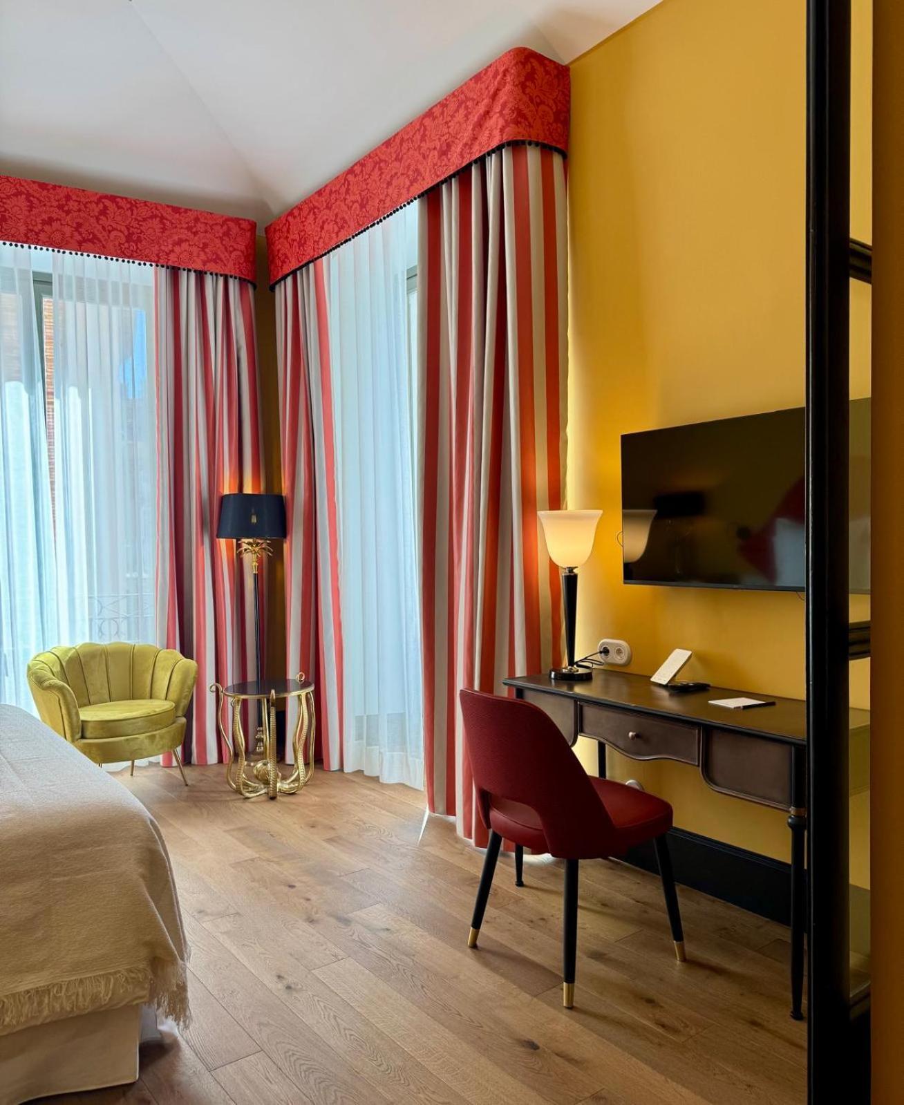 Hotel Divino & Apartments Figueres  Bagian luar foto