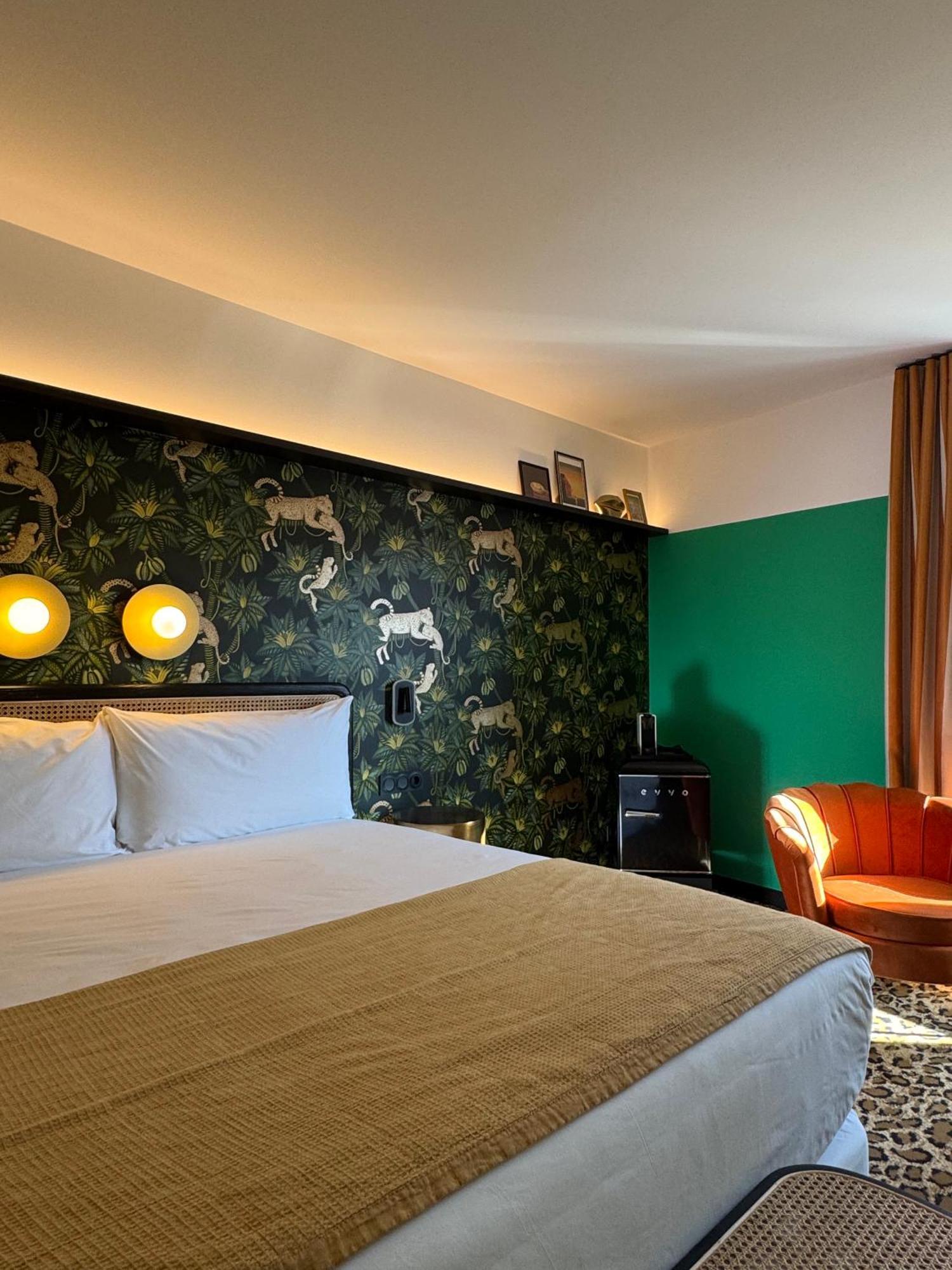 Hotel Divino & Apartments Figueres  Bagian luar foto