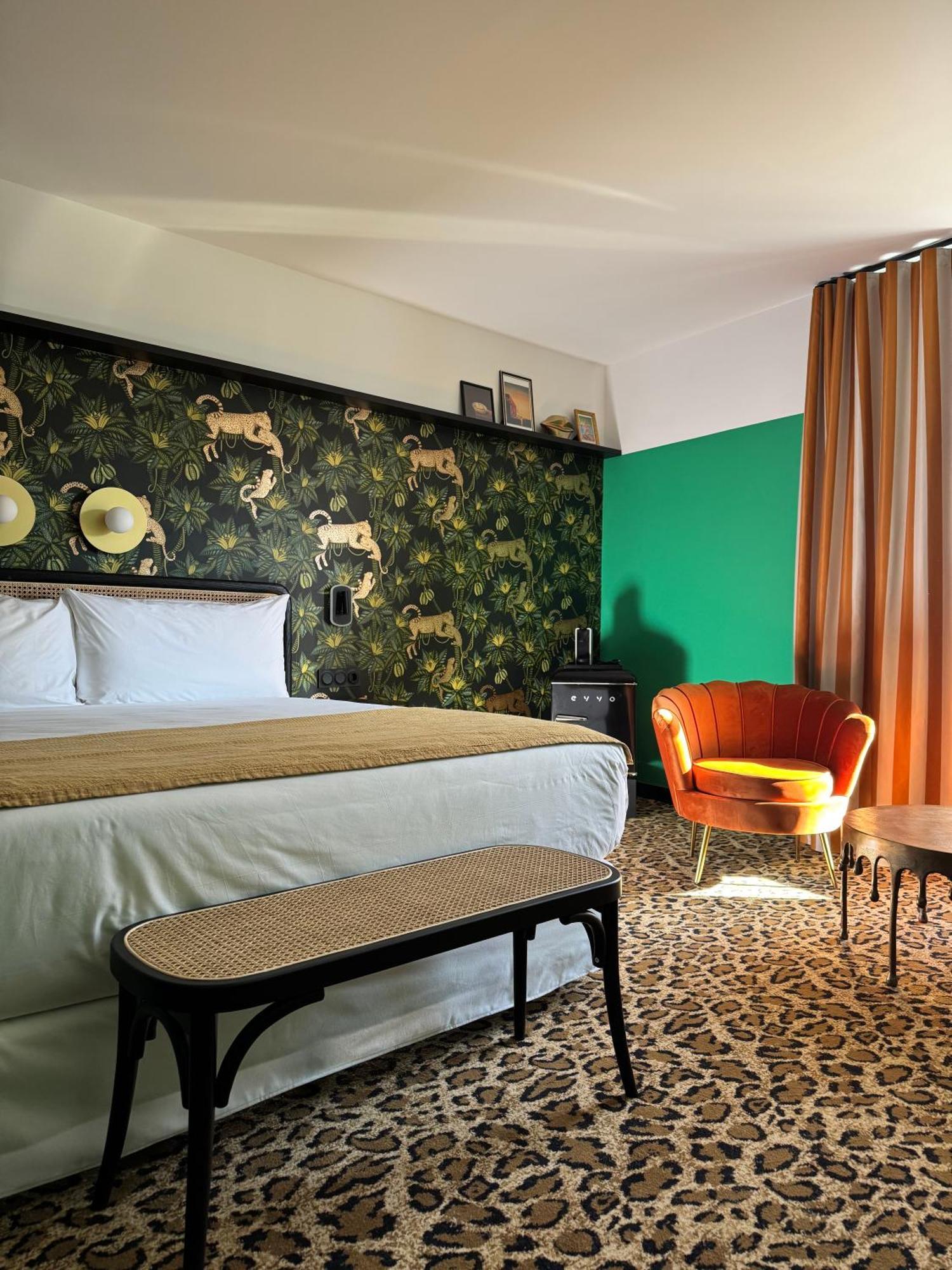 Hotel Divino & Apartments Figueres  Bagian luar foto
